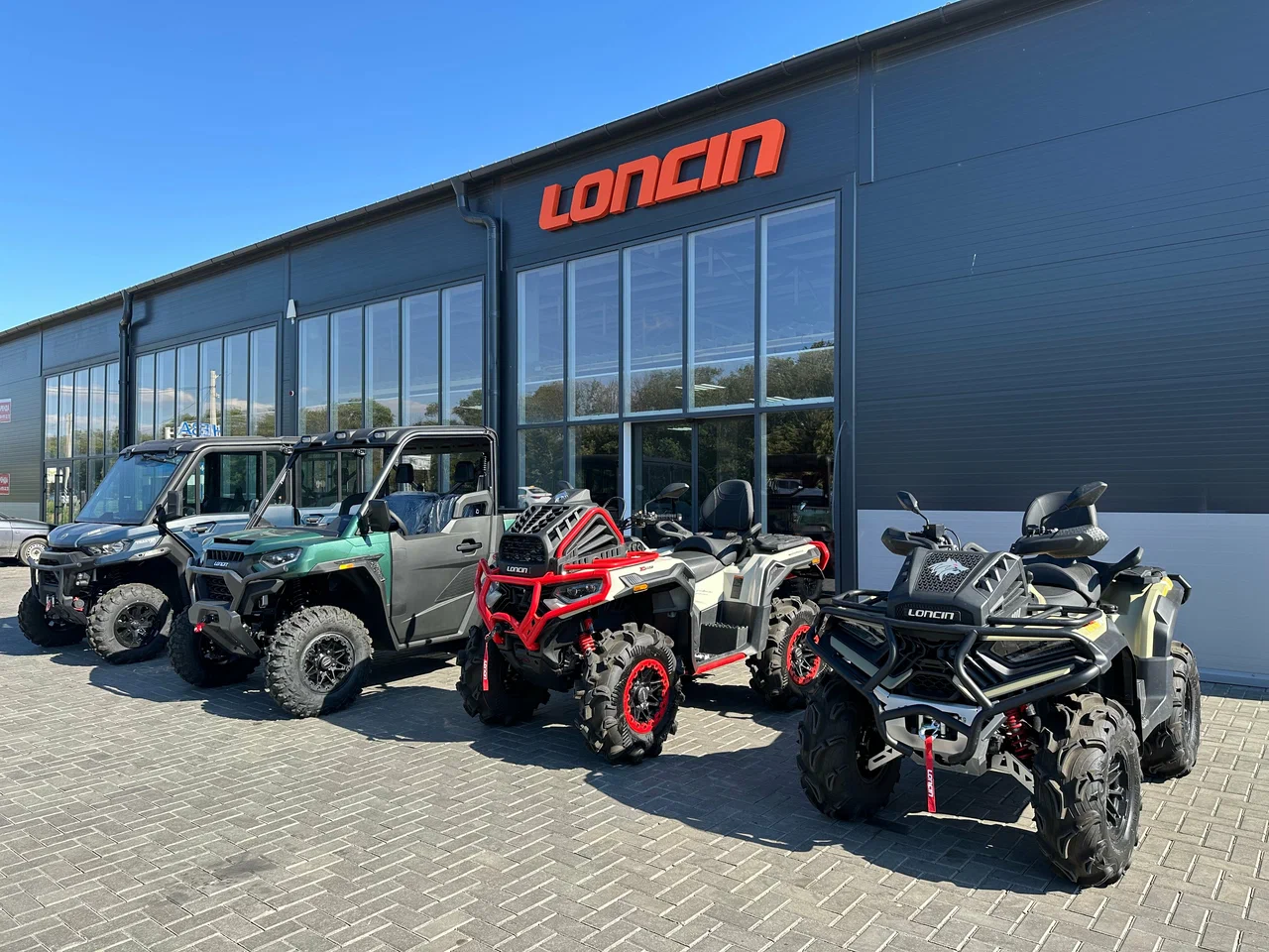 Фасад ДОН Мотоцентр с техникой LONCIN